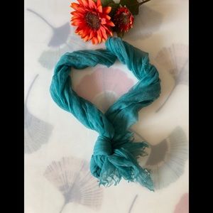 NWOTSuss 100% Cashmere Feathered Light Scarf/Shawl